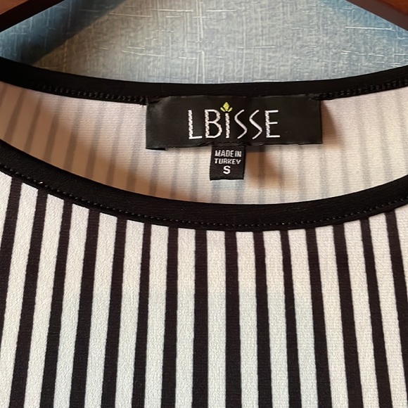 Sleeveless black and white dress - Picture 3 of 3